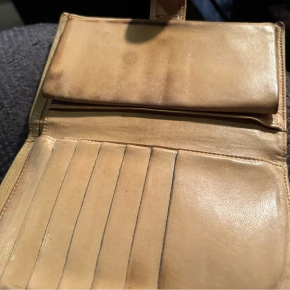 Authentic Vintage Chanel CC Timeless Bifold Wallet – Tan Caviar Leather - Picture 3 of 5